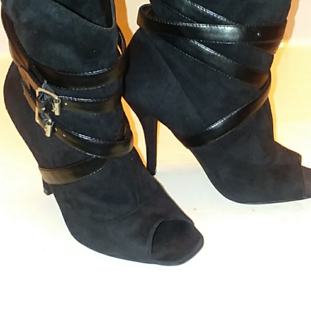 Boots - Picture 4 of 4